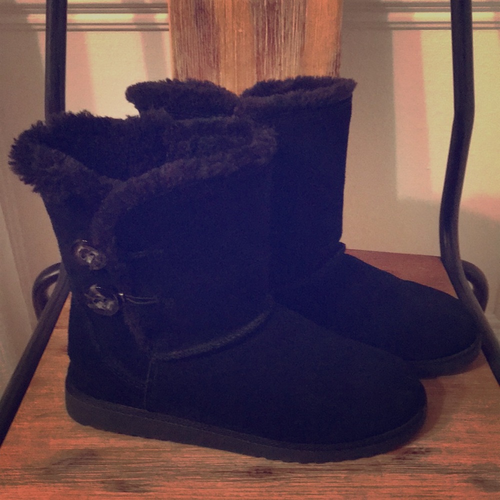Black Ugg like boots! Super comfy!